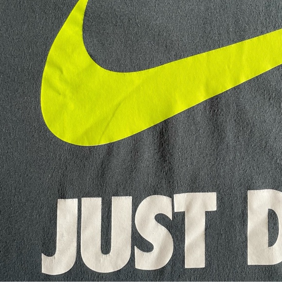 Nike Men’s Just Do It Grey Green Short Sleeve T-Shirt - Picture 3 of 5